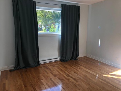 Chambre à coucher - 15 Av. Laurelwood, Pointe-Claire, QC - Indoor Photo Showing Other Room