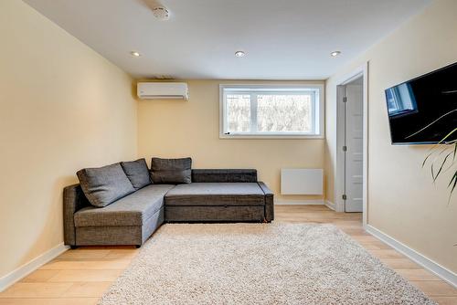 Salle familiale - 773 Rue Julien, Laval (Sainte-Dorothée), QC - Indoor