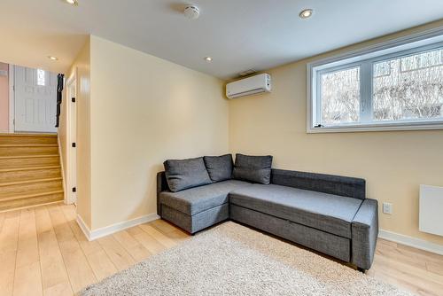 Salle familiale - 773 Rue Julien, Laval (Sainte-Dorothée), QC - Indoor