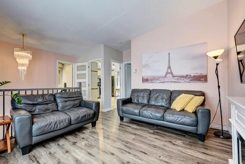 Salon - 773 Rue Julien, Laval (Sainte-Dorothée), QC - Indoor Photo Showing Living Room
