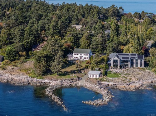 3045 Mcanally Rd, Saanich, BC 