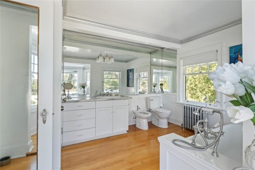 3045 Mcanally Rd, Saanich, BC 