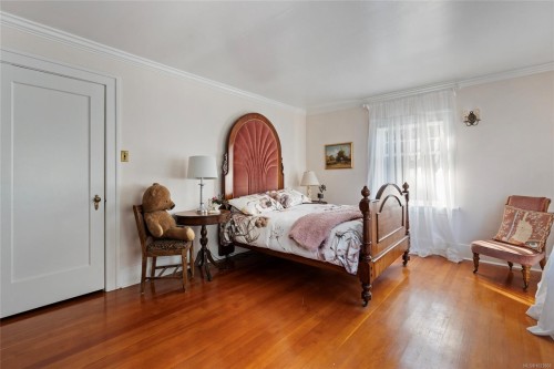 3045 Mcanally Rd, Saanich, BC 