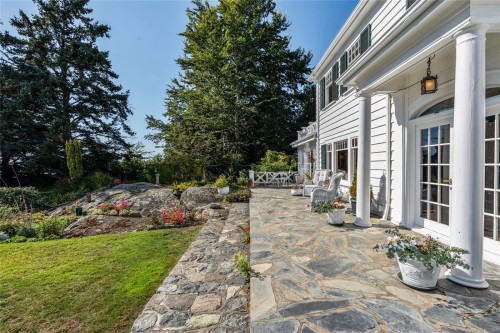 3045 Mcanally Rd, Saanich, BC 