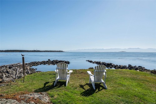 3045 Mcanally Rd, Saanich, BC 