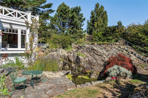 3045 Mcanally Rd, Saanich, BC 