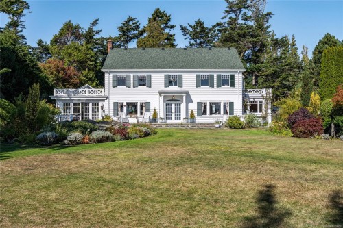 3045 Mcanally Rd, Saanich, BC 