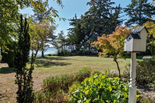 3045 Mcanally Rd, Saanich, BC 