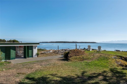 3045 Mcanally Rd, Saanich, BC 