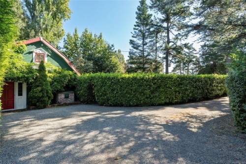 3045 Mcanally Rd, Saanich, BC 