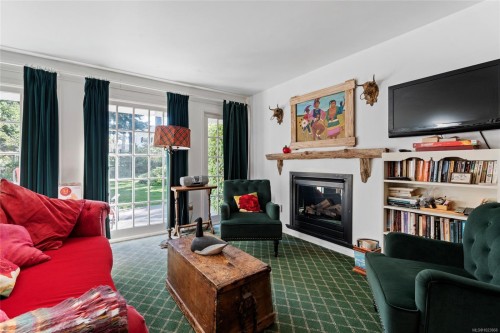 3045 Mcanally Rd, Saanich, BC 