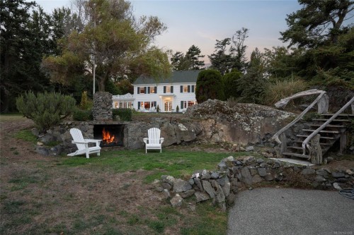 3045 Mcanally Rd, Saanich, BC 