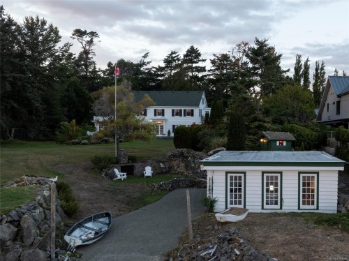 3045 Mcanally Rd, Saanich, BC 