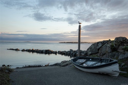 3045 Mcanally Rd, Saanich, BC 