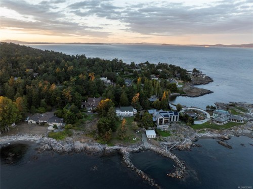 3045 Mcanally Rd, Saanich, BC 