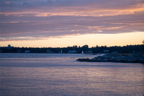 3045 Mcanally Rd, Saanich, BC 