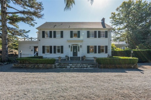 3045 Mcanally Rd, Saanich, BC 