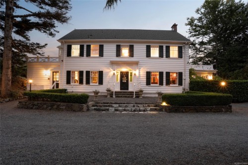 3045 Mcanally Rd, Saanich, BC 