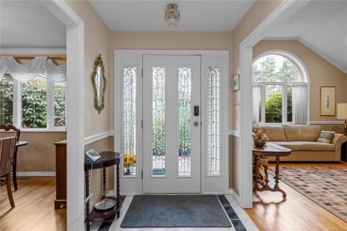 566 Crescent Rd West, Qualicum Beach, BC 