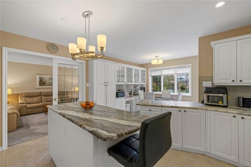 566 Crescent Rd West, Qualicum Beach, BC 