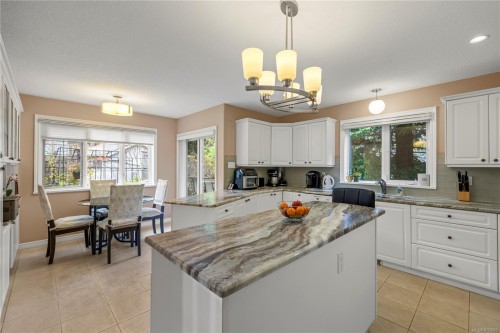 566 Crescent Rd West, Qualicum Beach, BC 