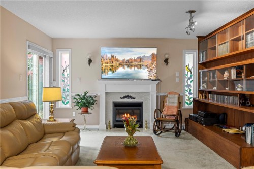 566 Crescent Rd West, Qualicum Beach, BC 