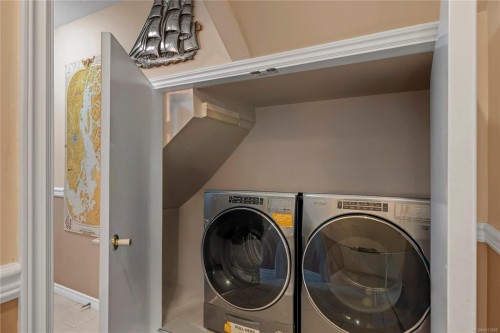 566 Crescent Rd West, Qualicum Beach, BC 