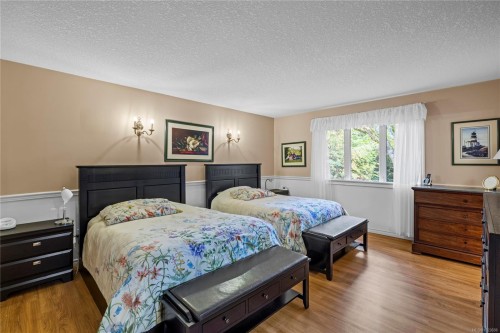 566 Crescent Rd West, Qualicum Beach, BC 