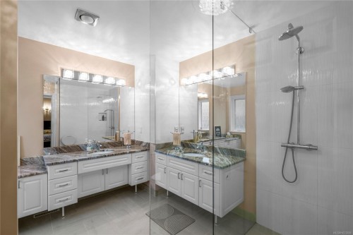 566 Crescent Rd West, Qualicum Beach, BC 