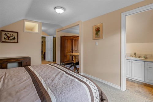 566 Crescent Rd West, Qualicum Beach, BC 