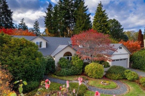 566 Crescent Rd West, Qualicum Beach, BC 