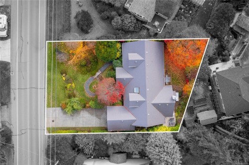 566 Crescent Rd West, Qualicum Beach, BC 