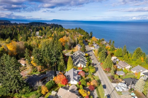 566 Crescent Rd West, Qualicum Beach, BC 
