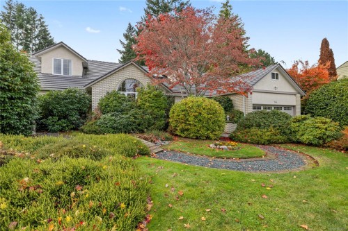 566 Crescent Rd West, Qualicum Beach, BC 