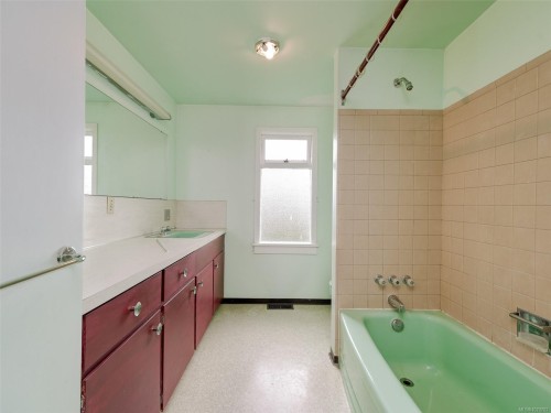 655 Linkleas Ave, Oak Bay, BC 