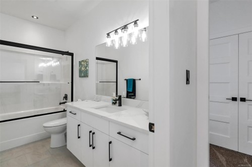 4356 Bains Mill Rd, Duncan, BC - Indoor Photo Showing Bathroom