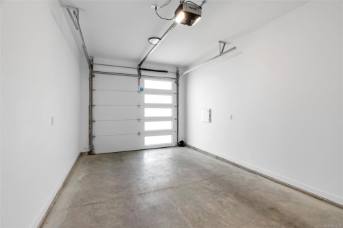 4356 Bains Mill Rd, Duncan, BC - Indoor Photo Showing Garage