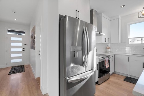 4356 Bains Mill Rd, Duncan, BC - Indoor Photo Showing Kitchen With Stainless Steel Kitchen With Upgraded Kitchen