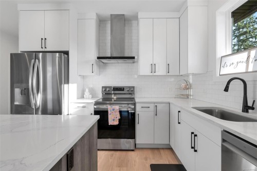 4356 Bains Mill Rd, Duncan, BC - Indoor Photo Showing Kitchen With Stainless Steel Kitchen With Upgraded Kitchen
