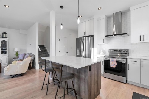 4356 Bains Mill Rd, Duncan, BC - Indoor Photo Showing Kitchen With Stainless Steel Kitchen With Upgraded Kitchen