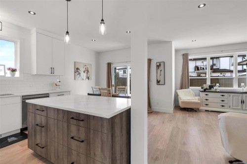 4356 Bains Mill Rd, Duncan, BC - Indoor Photo Showing Kitchen