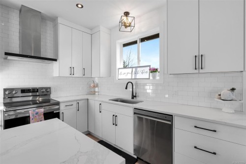4356 Bains Mill Rd, Duncan, BC - Indoor Photo Showing Kitchen With Upgraded Kitchen