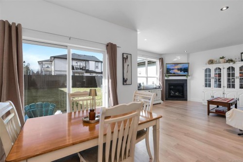 4356 Bains Mill Rd, Duncan, BC - Indoor With Fireplace