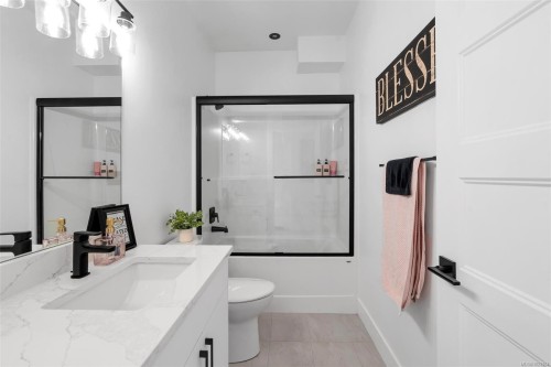 4356 Bains Mill Rd, Duncan, BC - Indoor Photo Showing Bathroom