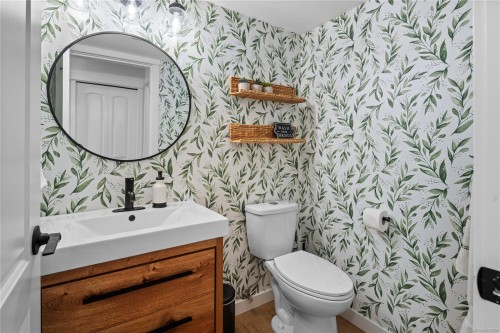 220-2245 James White Blvd, Sidney, BC - Indoor Photo Showing Bathroom
