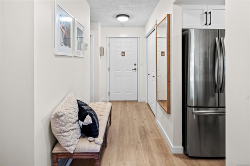 220-2245 James White Blvd, Sidney, BC - Indoor Photo Showing Other Room