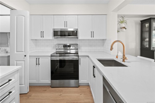 220-2245 James White Blvd, Sidney, BC - Indoor Photo Showing Kitchen