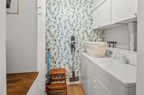 220-2245 James White Blvd, Sidney, BC - Indoor