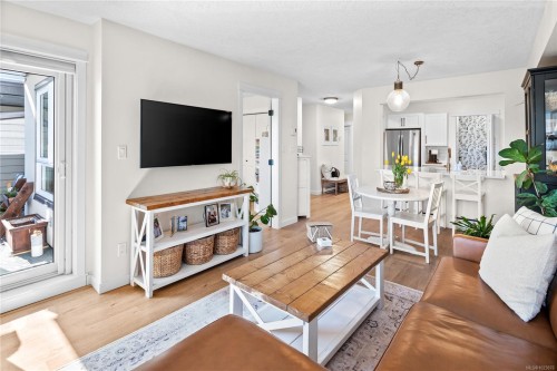 220-2245 James White Blvd, Sidney, BC - Indoor Photo Showing Living Room