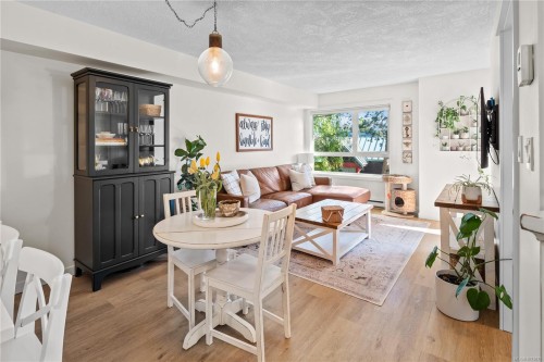 220-2245 James White Blvd, Sidney, BC - Indoor